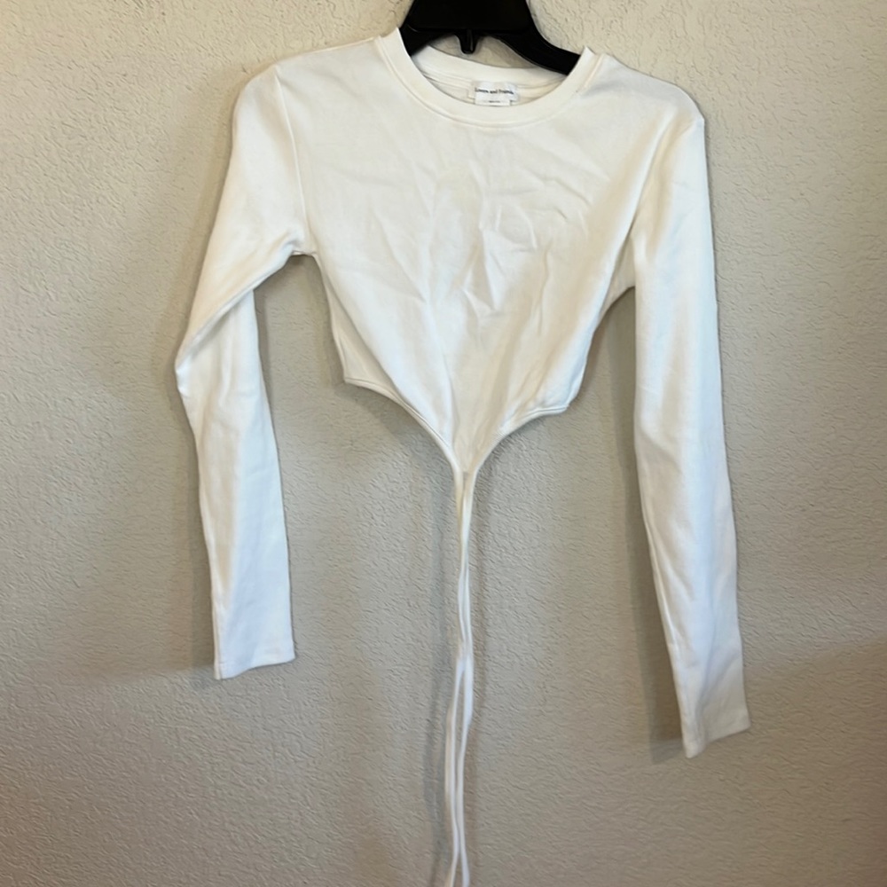 Lovers and friends Waist Tie Tee in White - Picture 4 of 10